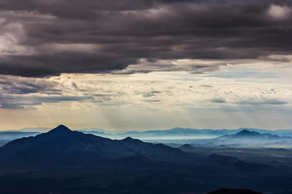 Dark sky over mountains — Stock Photo, Image