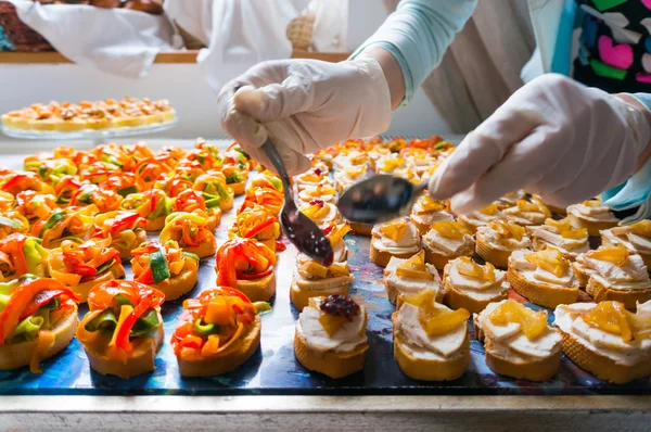 Ornating catering food specialities — Stock Photo, Image