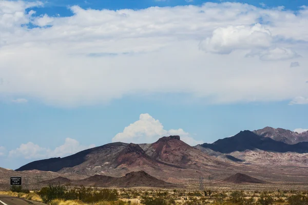 Montañas vistas desde la carretera — Foto de Stock