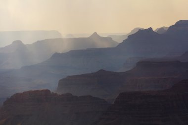 Büyük Kanyon siluetleri