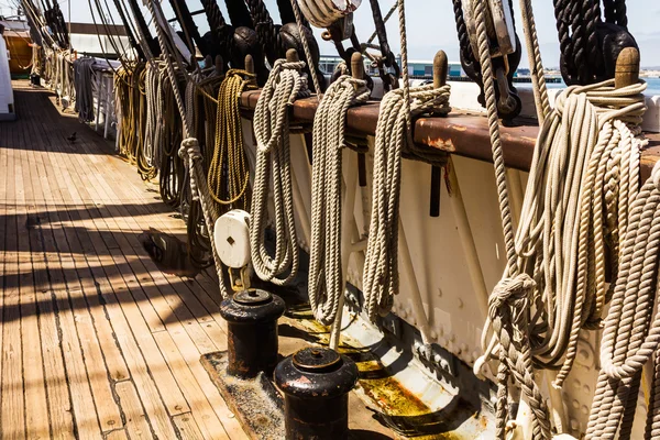 Cuerdas en el barco — Foto de Stock