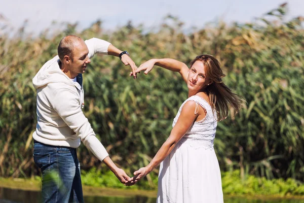 Man en zwangere vrouw close-up — Stockfoto