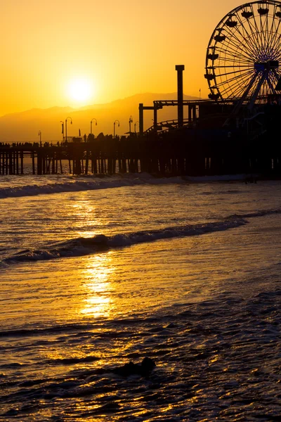 Santa Monica İskelesi Gün batımında 