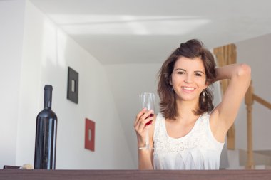 Gülümseyen güzel kadın