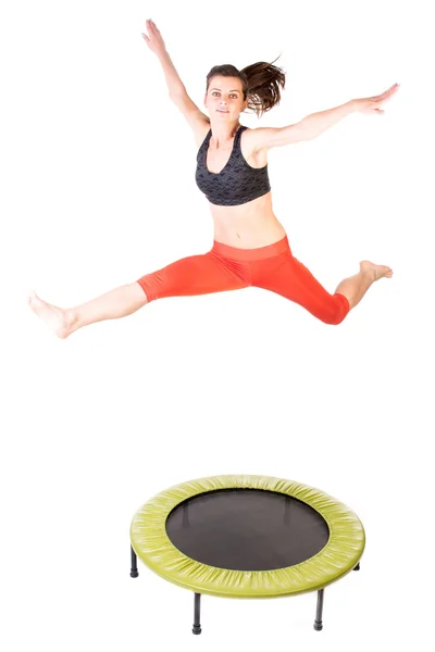 Fitness trambolin üzerinde atlama 