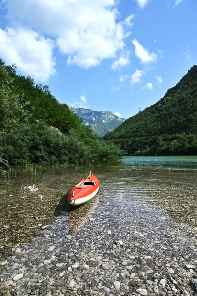 Bosna-Hersek 'teki Neretva nehrinde kayak sporları.