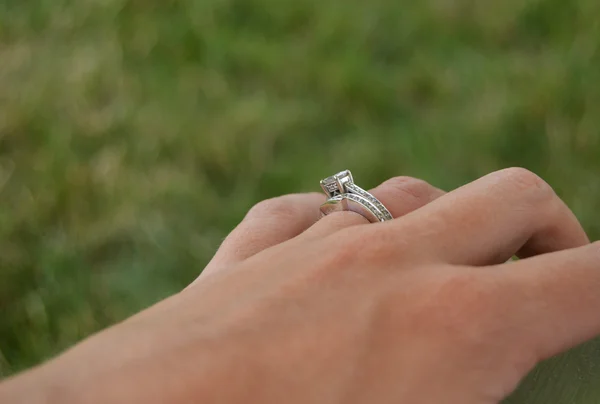 Wedding Rings on Woman's Hand — Stock Photo, Image