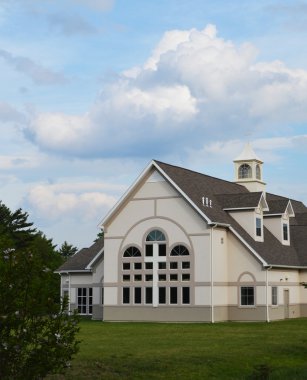 Windows ve mavi gökyüzü kilise