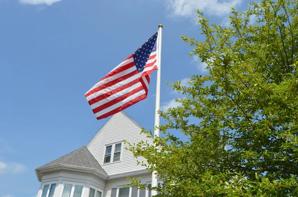 Bandera americana y hogar — Foto de Stock