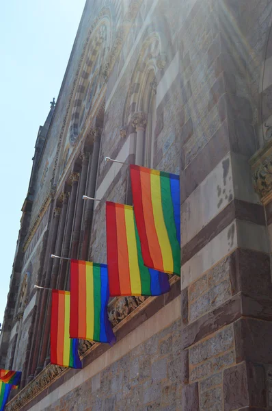 Bina gurur bayrakları