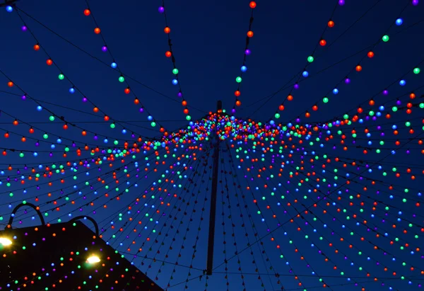 Geceleri parlak ışıklar.