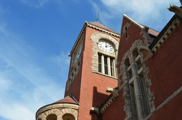 kırmızı tuğla bina