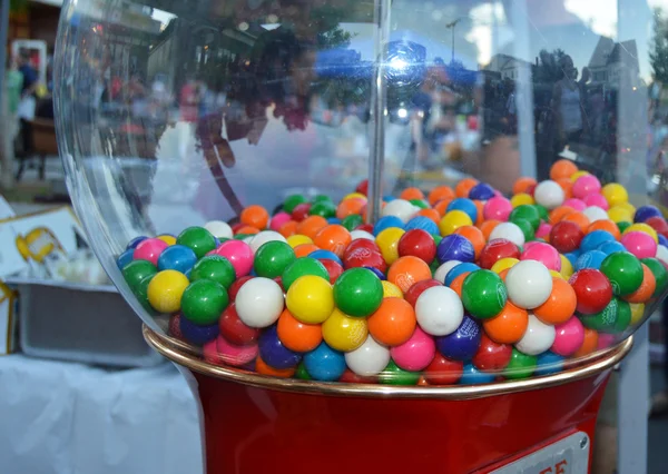 Färgglada Gumball maskin — Stockfoto