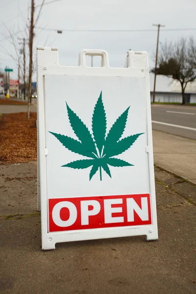 Señal de dispensario de marihuana —  Fotos de Stock
