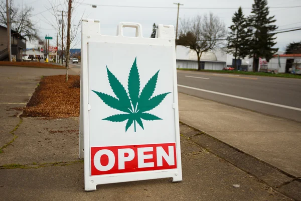 Señal de dispensario de marihuana — Foto de Stock