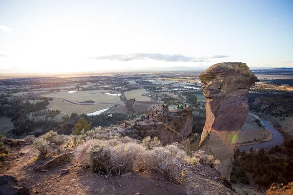 Bergsteiger im Smith Rock State Park — Stockfoto