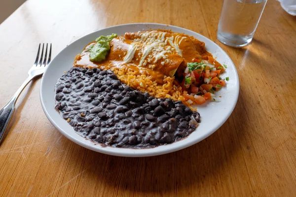 Mexikanisches Restaurant Enchiladas Teller — Stockfoto