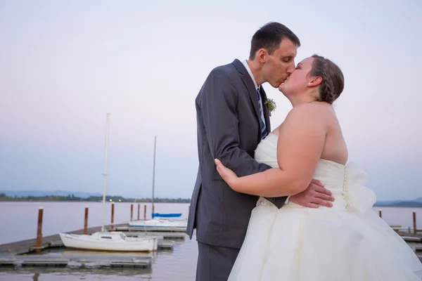 Bruden och brudgummen Yacht Club bröllop — Stockfoto