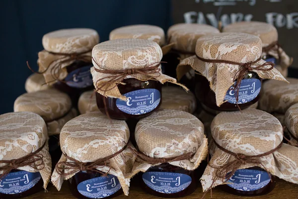 Hausgemachte Marmelade Hochzeit Gefälligkeiten — Stockfoto