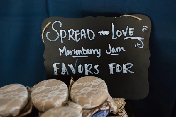Homemade Marionberry Jam Wedding Favors — Stock Photo, Image