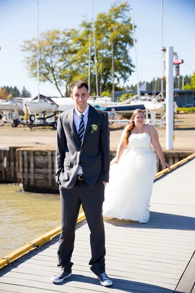 Noiva e noivo Yacht Club casamento — Fotografia de Stock