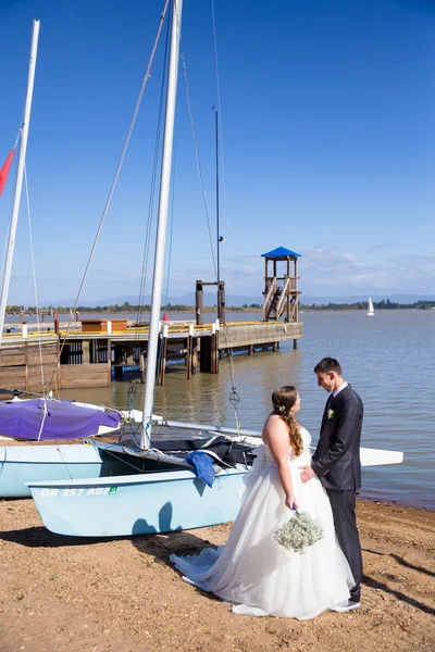 Noiva e noivo Yacht Club casamento — Fotografia de Stock