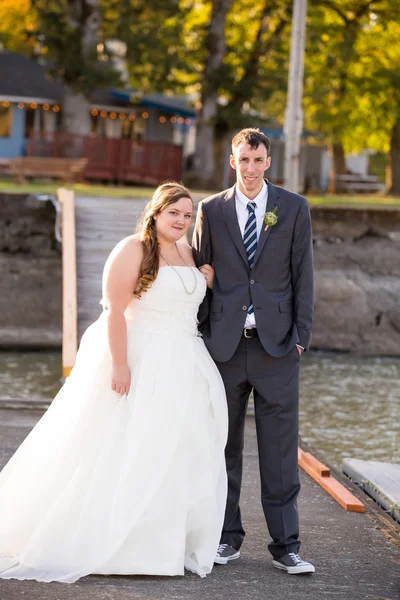 Hochzeit des Brautpaares im Yachtclub — Stockfoto