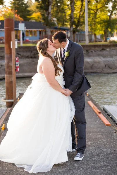 Noiva e noivo Yacht Club casamento — Fotografia de Stock