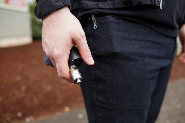 Urban Vaping Lifestyle Portrait — Stock Photo, Image