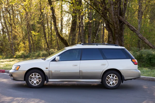 Subaru Outback L.L. Papujen erityispainos — kuvapankkivalokuva