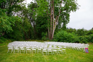 Açık havada oturma düğün töreni