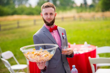 Damat cips ve içecek