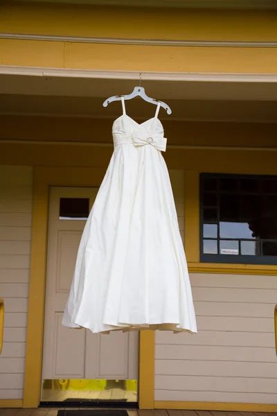 Vestido de novia blanco —  Fotos de Stock