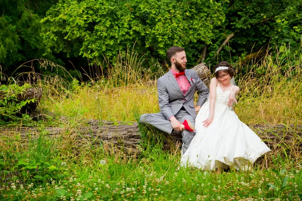 Bride and Groom Sitting Portrait Outdoors — Stock Photo, Image