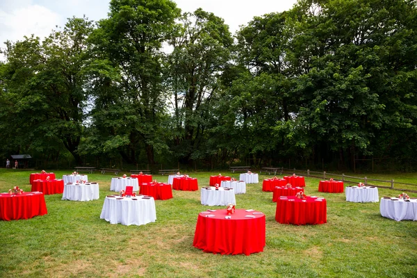 Mesas de recepción de boda al aire libre — Foto de Stock