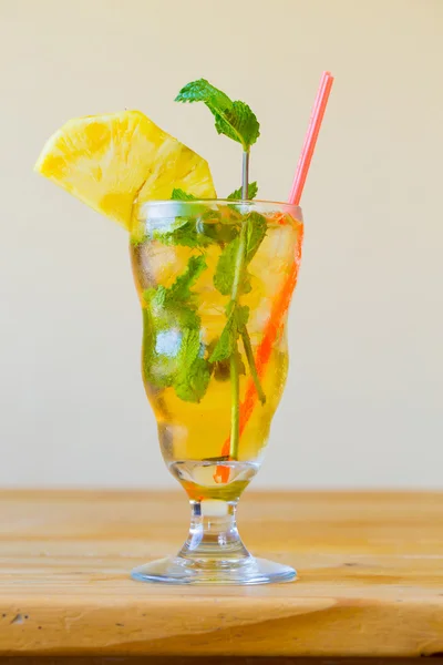 Mint Mojito Mixed Drink at Bar — Stock Photo, Image