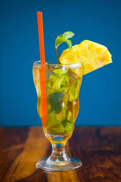 Mint Mojito Mixed Drink at Bar — Stock Photo, Image