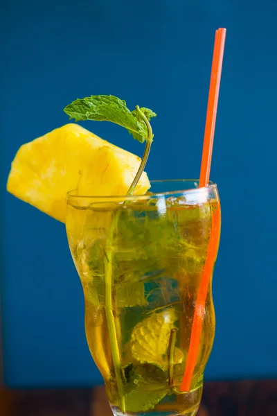 Mint Mojito blandet drink på bar - Stock-foto