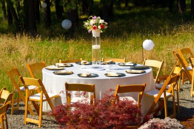 Düğün resepsiyonu yemek masası