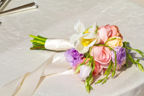 Svatební kytice na stůl — Stock fotografie