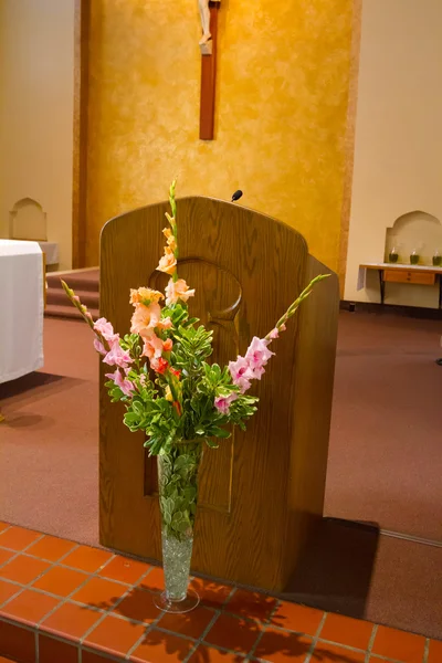 Púlpito católico en la Iglesia —  Fotos de Stock