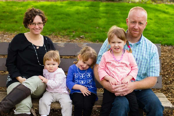 Fünfköpfige Familie — Stockfoto