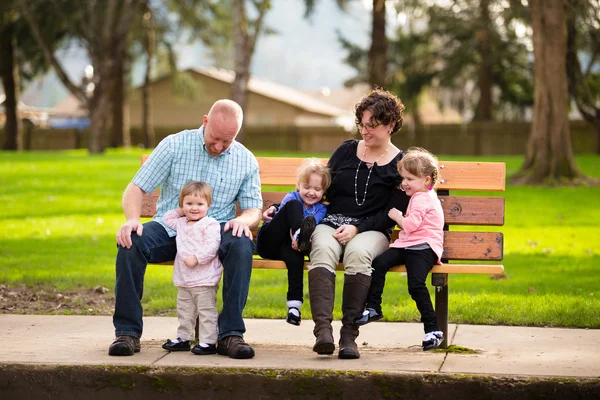 Familie van vijf personen — Stockfoto