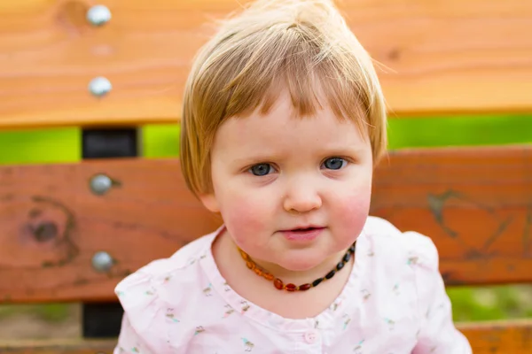 Een jaar oud meisje portret — Stockfoto