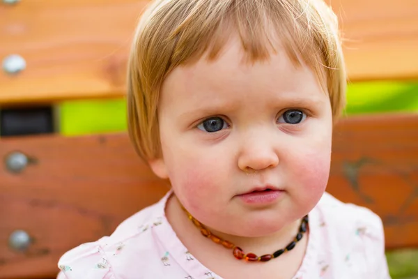 Um ano de idade retrato da menina — Fotografia de Stock