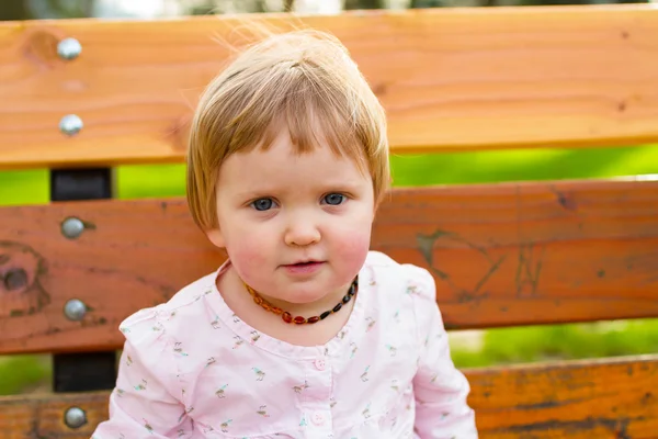 Een jaar oud meisje portret — Stockfoto