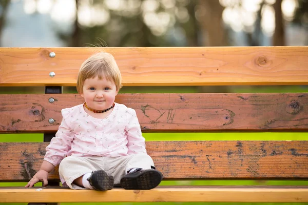 Een jaar oud meisje portret — Stockfoto