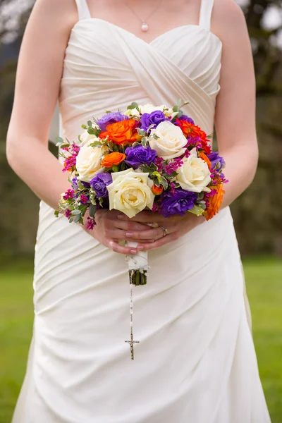 Bridal Bouquet and Rosary — Stock Photo, Image