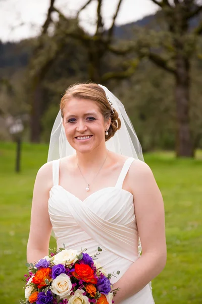 Portret van mooie bruid op trouwdag — Stockfoto
