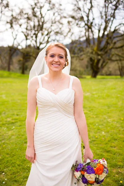 Porträt der schönen Braut am Hochzeitstag — Stockfoto